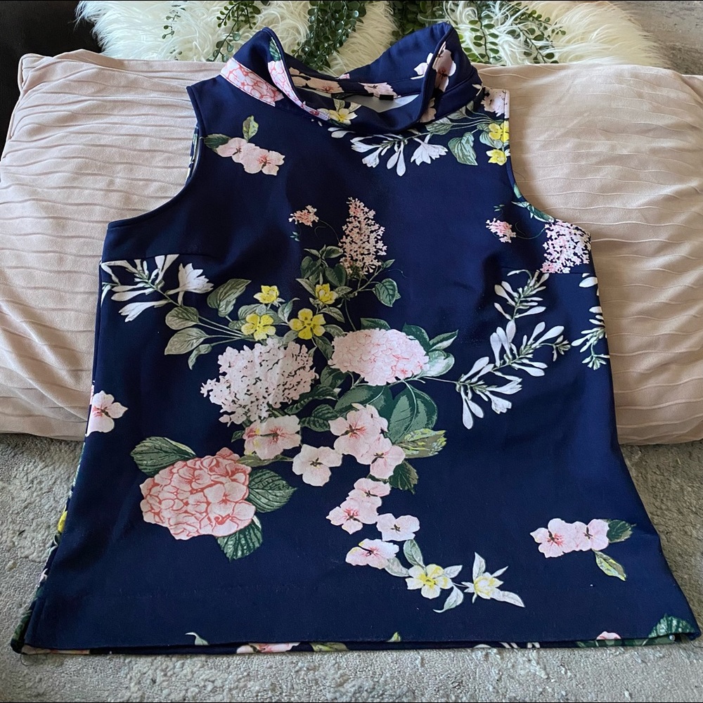 New York & Company Women’s Blouse, Navy Blue with flowers size L